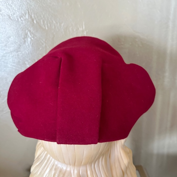 ARTISTIC DESIGNER 1940s\' BURGUNDY FELT \